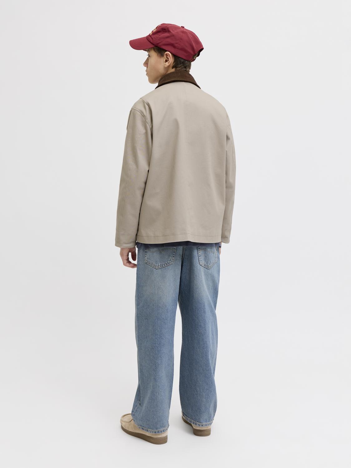 model_shot-back